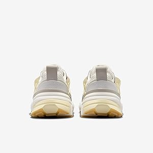 Nike HV4314-030 ホワイト　クリーム　スニーカー Nike HV4314-030 ホワイト クリーム スニーカー - メルカリ